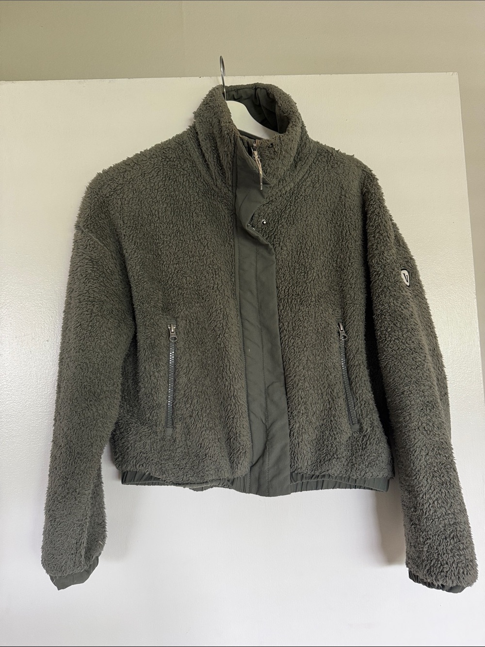 Vuori Olive Sherpa Jacket with Zip Pockets - XS